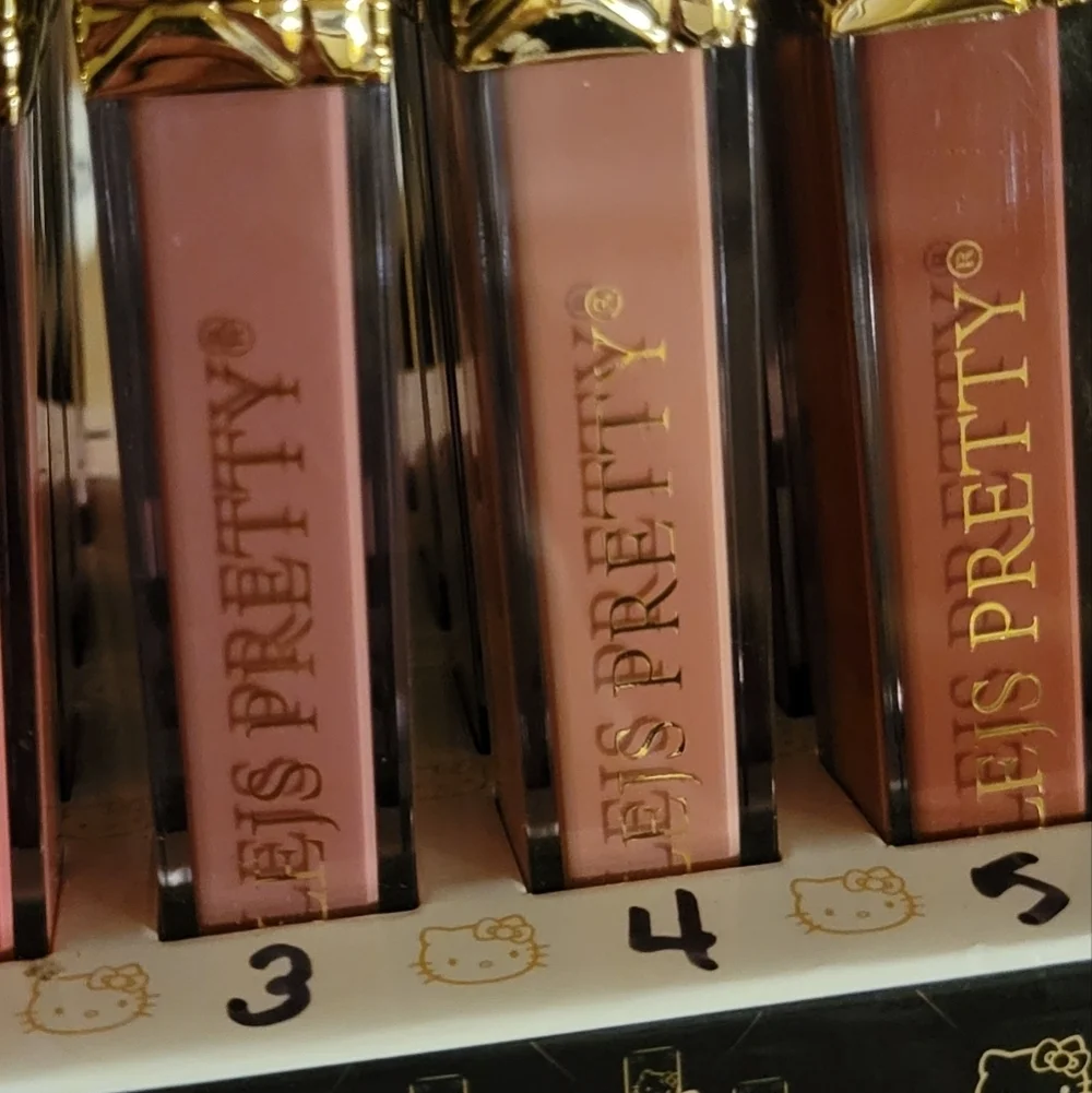 Hello Kitty Yyylejs Pretty Lip Oil - Various Shaded To Choose New